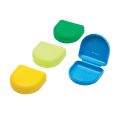 Boîtes d'orthodontie colorées avec trous d'aération hauteur 2,8 cm - Lot de 10