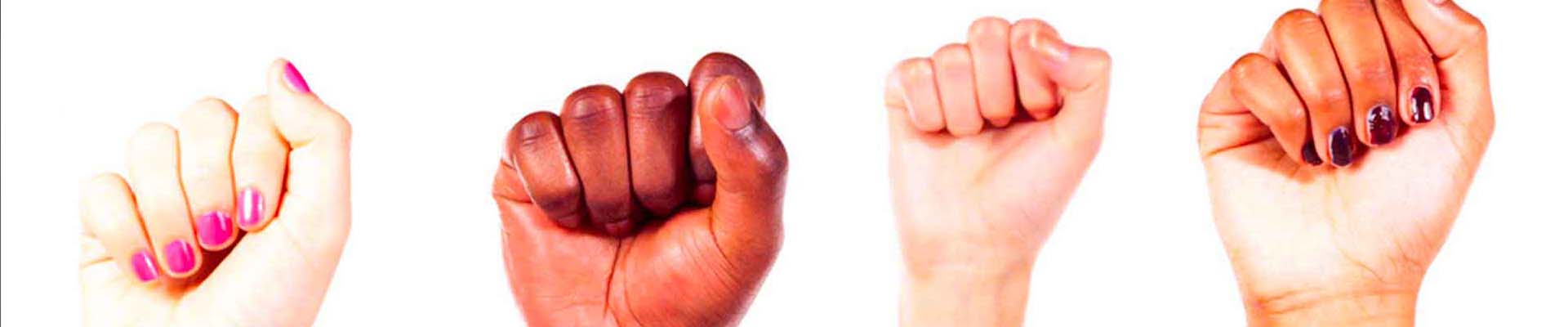 Des mains levées